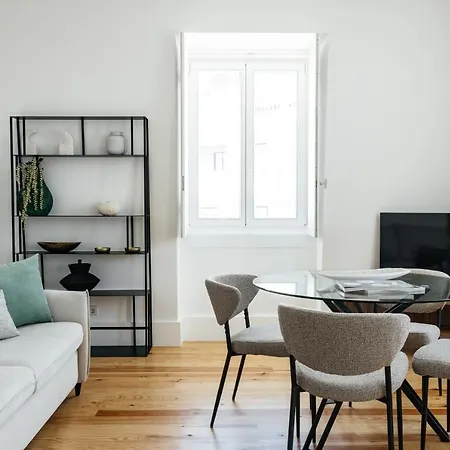 The House On The Pink Street In 4* Lisbon