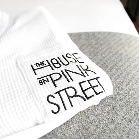 The House On The Pink Street In Aparthotel Lisbon