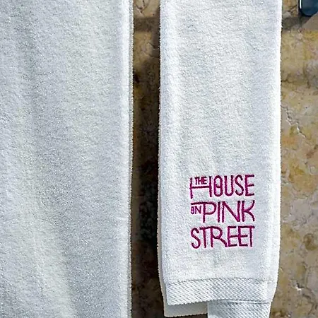 The House On The Pink Street In Aparthotel