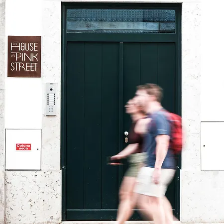 The House On The Pink Street In 4* Lissabon