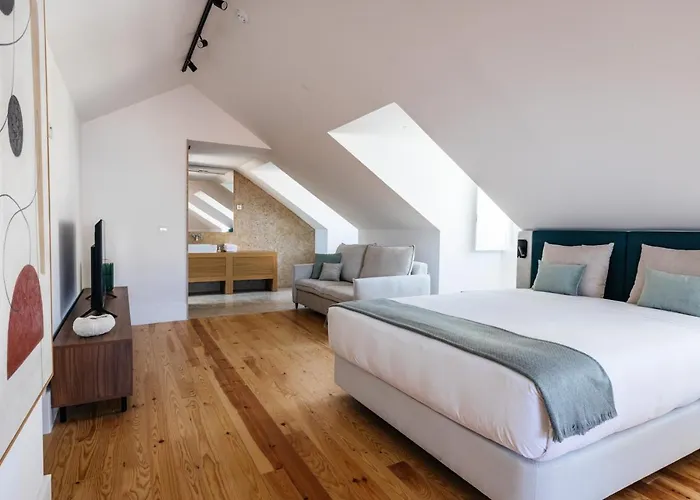 The House On The Pink Street In 4*